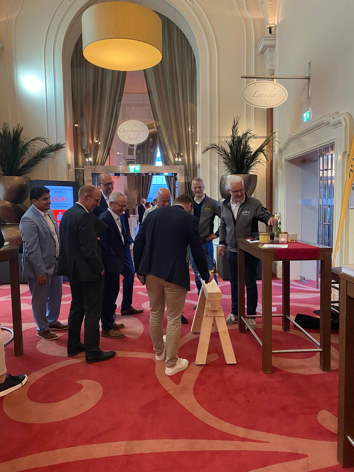 Reges Treiben auf der Messe im Foyer des GOP