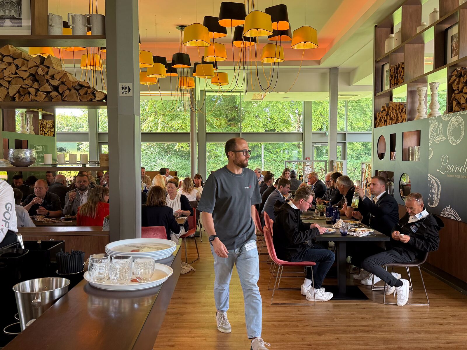 Gemeinsames Mittagessen und Get-together
